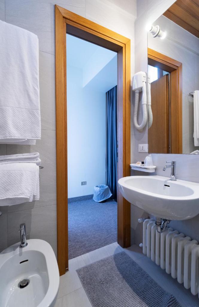 Albergo Sorriso Darfo Boario Terme Exterior photo